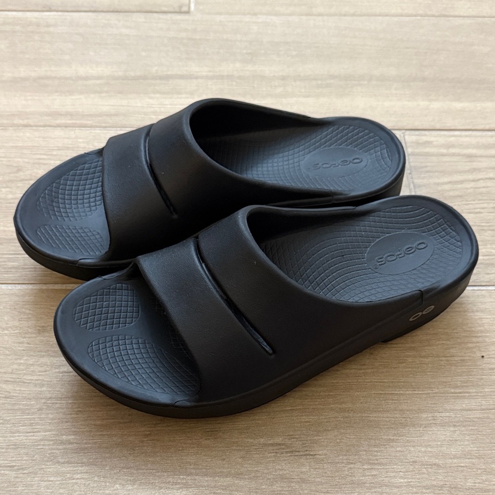 OOFOS Women's Black Comfort Sandals